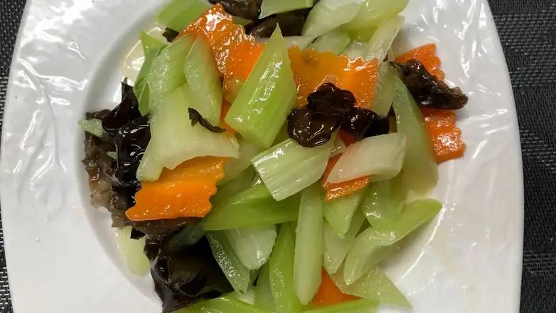 19. Celery and Black Fungus with Carrots 西芹拌黑木耳